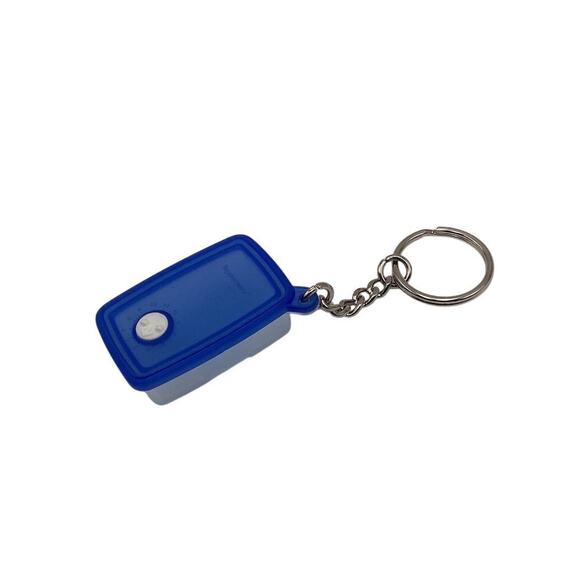 Vintage Tupperware Mini FreezeSmart Keychain Blue White Collectible - Picture 1 of 5